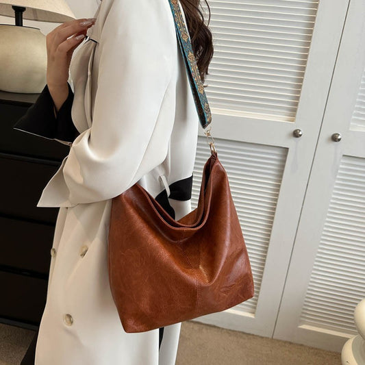 Autumn And Winter New Retro Solid Color Shoulder Messenger Bag